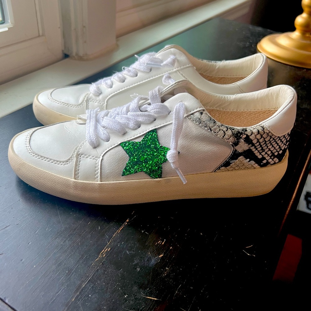Vintage Havana Sneakers 8.5 White Leather with Green Sequin Star and Snake